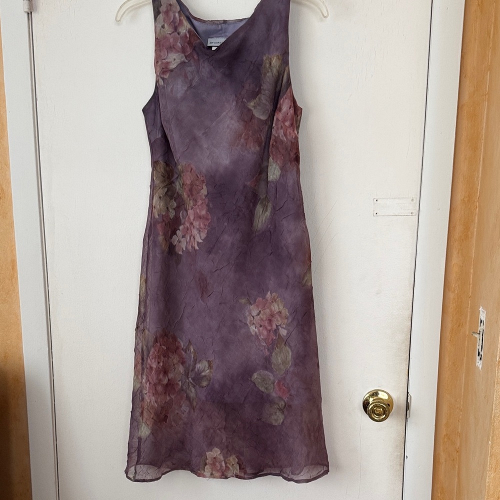 Breaking’ Loose Lilac Floral Chiffon Sleeveless Midi Dress. Size 11/12